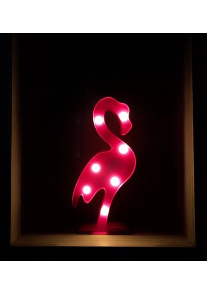 Kanepede Oturan Aşıklar Biblosu ve Flamingo LED Işık fırsatları