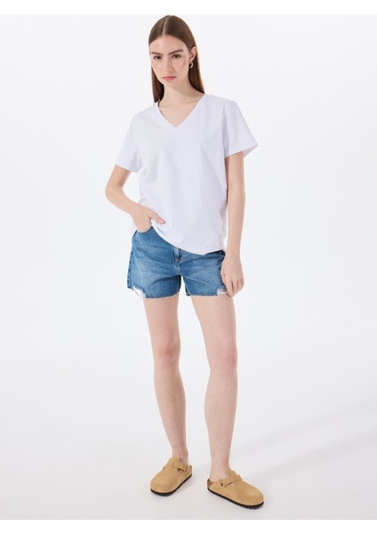 V Yaka Nakışlı Beyaz Kadın T-Shirt M5SL-TST1848 modelleri