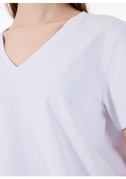 V Yaka Nakışlı Beyaz Kadın T-Shirt M5SL-TST1848 indirimleri