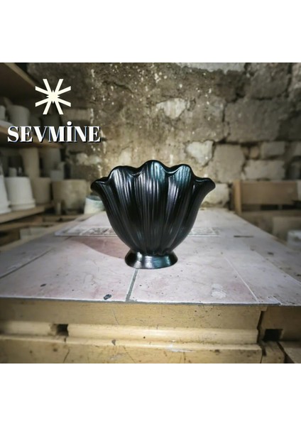 16 cm Modern Trend Siyah Istiridye Vazo - Mekanlarınıza Zarif Bir Dokunuş