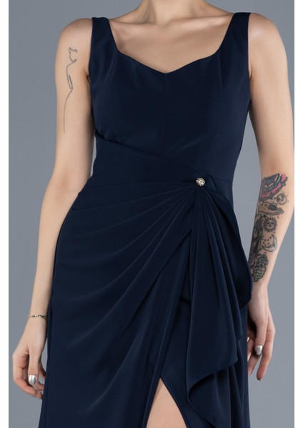 Bacak Dekolteli Kolsuz Uzun Kuyruklu Şifon Abiye ABU4621 modelleri