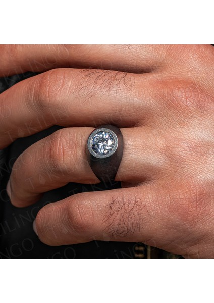 925 Ayar Gümüş Oksitli Yuvarlak Zirkon Taşlı Sade Erkek Yüzük modelleri