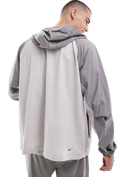 Tech Windrunner Woven Full Zip Loose Fit Jacket Erkek Bol Kesim Paraşüt Kumaş Kapüşonlu Ceket Gri fiyatları