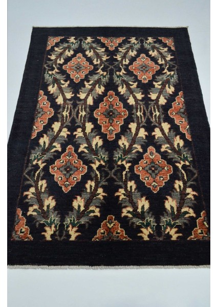 Uşak Ziegler El Dokuma Halı Siyah ve Kırmızı Renk 99 x 153 cm (1.51 M )