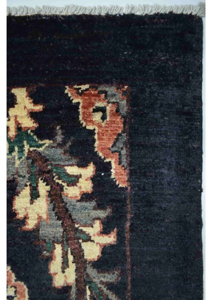 Uşak Ziegler El Dokuma Halı Siyah ve Kırmızı Renk 99 x 153 cm (1.51 M )