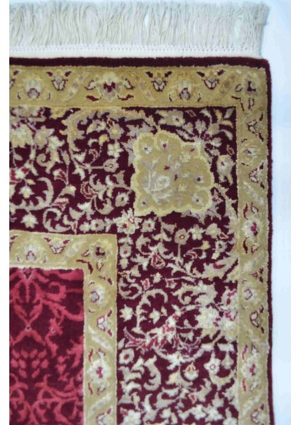 Hürrem Ipekli Uşak El Dokuma Halı Bordo ve Altın Renk 148 x 158 cm (2.34 M ) fırsatları