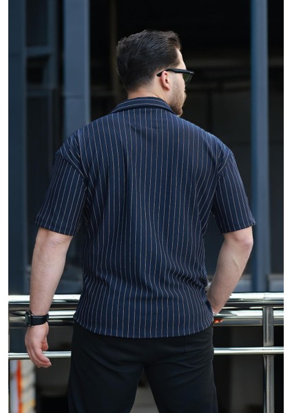 Apaş Yaka Krep Kumaş Çizgili Yarım Oversize Erkek Gömlek - Lacivert fırsatları