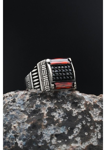 Kare Kırmızı Baget Taşlı 925 Ayar Gümüş Erkek Yüzüğü 901718 modelleri