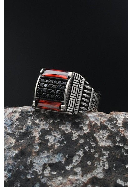 Kare Kırmızı Baget Taşlı 925 Ayar Gümüş Erkek Yüzüğü 901718 fırsatları