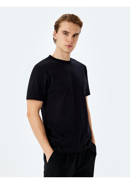 Pamuklu Bisiklet Yaka Regular Fit Kısa Kollu Basic Tişört modelleri