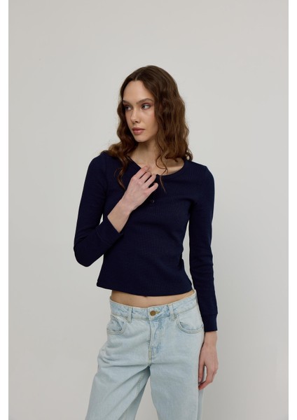 Kadın Lacivert Düğme Detaylı Uzun Kollu Bluz modelleri