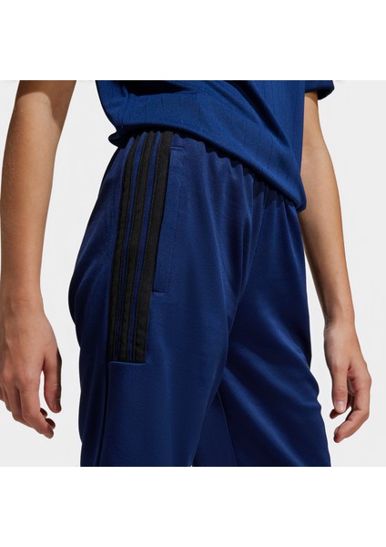 Sportswear.-