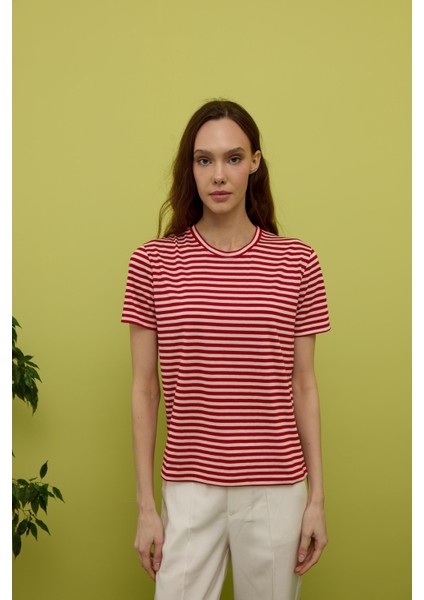 Kadın Kırmızı Çizgili Kısa Kollu T-Shirt