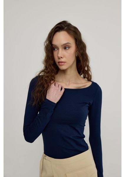 Kadın Lacivert Geniş Yakalı Uzun Kollu T-Shirt fiyatları