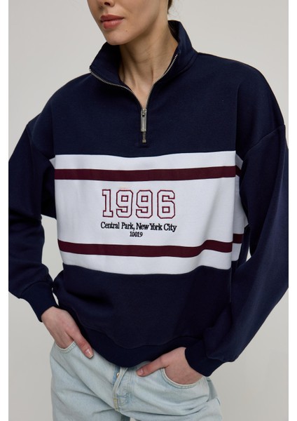 Kadın Lacivert 1996 Baskılı Balıkçı Yaka Fermuarlı Sweatshirt fırsatları