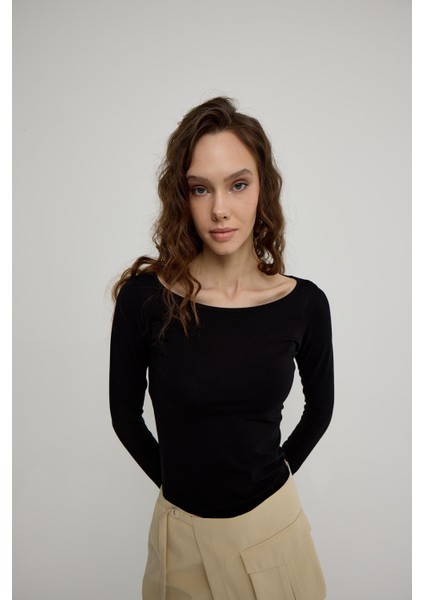 Kadın Siyah Geniş Yakalı Uzun Kollu T-Shirt