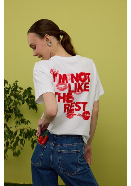 Kadın Beyaz Renk Önü ve Arkası Baskılı Oversize Kısa Kollu Tshirt