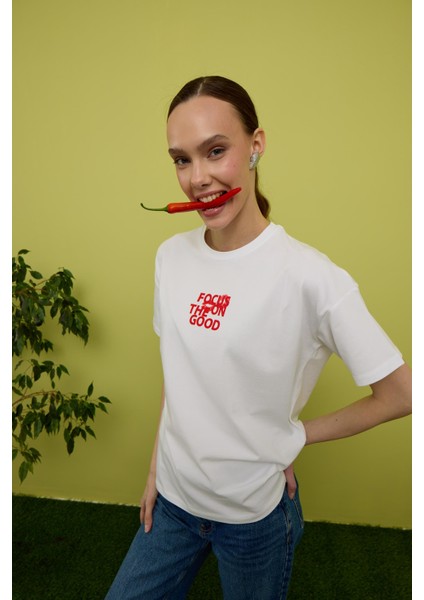 Kadın Beyaz Renk Önü ve Arkası Baskılı Oversize Kısa Kollu Tshirt fiyatları