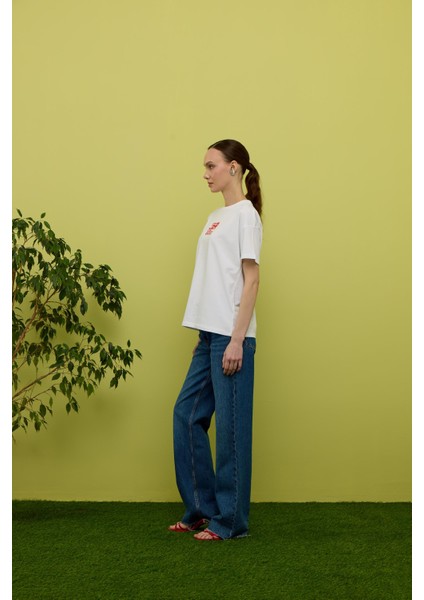 Kadın Beyaz Renk Önü ve Arkası Baskılı Oversize Kısa Kollu Tshirt fırsatları