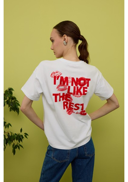 Kadın Beyaz Renk Önü ve Arkası Baskılı Oversize Kısa Kollu Tshirt indirimleri