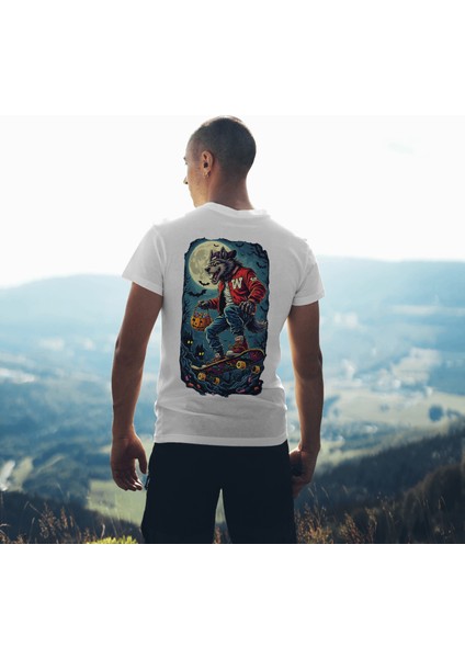 Beyaz & Siyah Regular Fit Arka Baskılı Tişört – Kaykaycı Kurt Tasarımı, Renkli Urban Stil