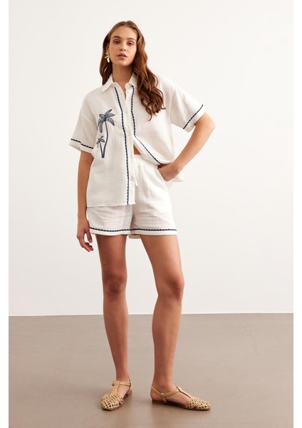 Nakış Detaylı Düğmeli Müslin Gömlek Ekru