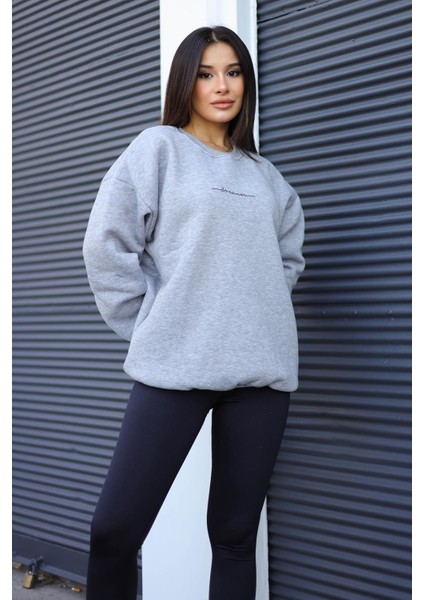 Kadın Gri Dreamer Baskılı 0 Sıfır Yaka Oversize Salaş Bol Kesim Polar Sweatshirt fırsatları