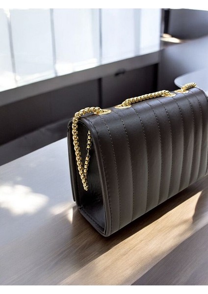 Kadın El Ve Omuz Çantası Şık Tasarım Yeni Sezon En:19cm Yükseklık:12cm modelleri