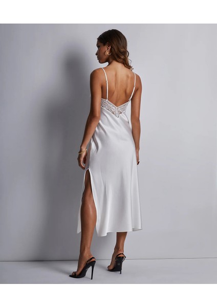 Midnight Whisper Uzun Saten Gecelik Derin V Yaka Dantel Detaylı Zarif Gece Elbisesi fırsatları