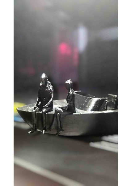 Teknede Oturan Çift 12X5 cm Siyah