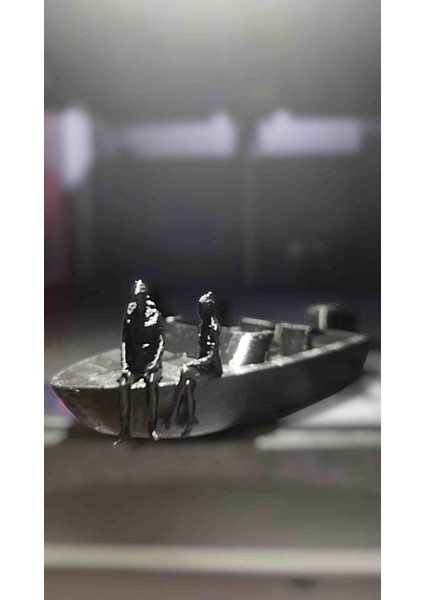 Teknede Oturan Çift 12X5 cm Siyah modelleri