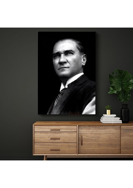 Siyah Fonlu Atatürk - Karizmatik Portre Kanvas Tablo