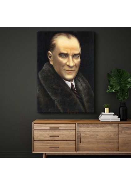 Kürk Yakalı Atatürk - Siyah Fonda Portre Kanvas Tablo