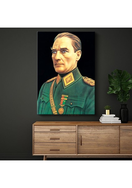 Yeşil Üniformalı Atatürk - Madalyalı Askeri Portre Kanvas Tablo