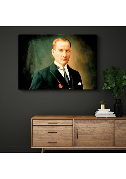 Yeşil Fonlu Atatürk - Madalyalı Resmi Portre Kanvas Tablo