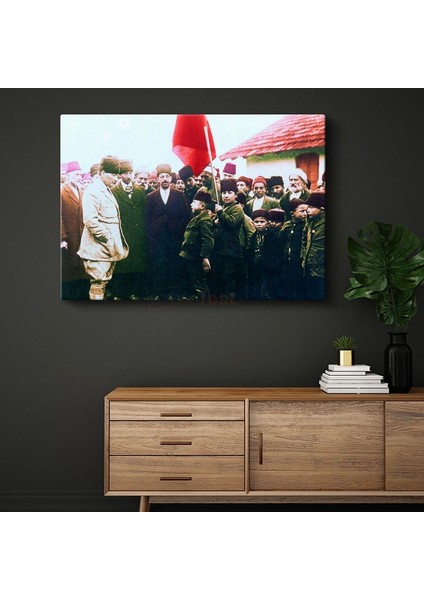Atatürk ve Gençlik - Bayrak Töreni Kanvas Tablo