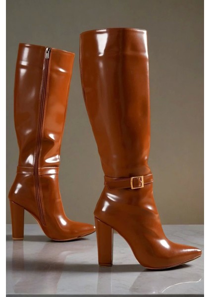 Diz Altı Topuklu Kadın Çizme Tokalı Parlak Deri Görünümlü Petli Taban Rahat Form Modern Stil
