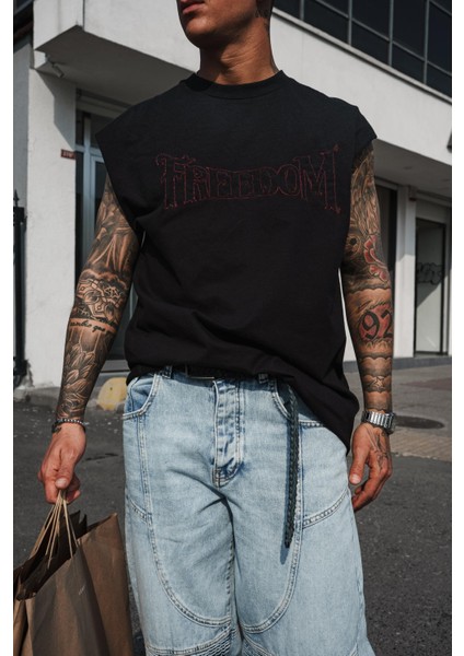 Erkek Önü Işlemeli Oversize Yıkamalı Kolsuz T-Shirt Siyah fırsatları