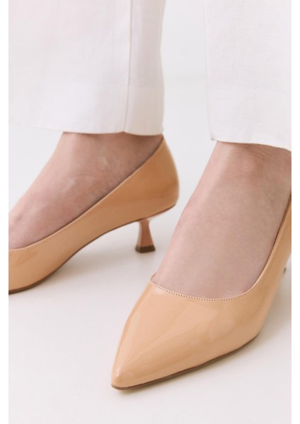 Kadın Rugan Bej Kısa Topuklu Stiletto