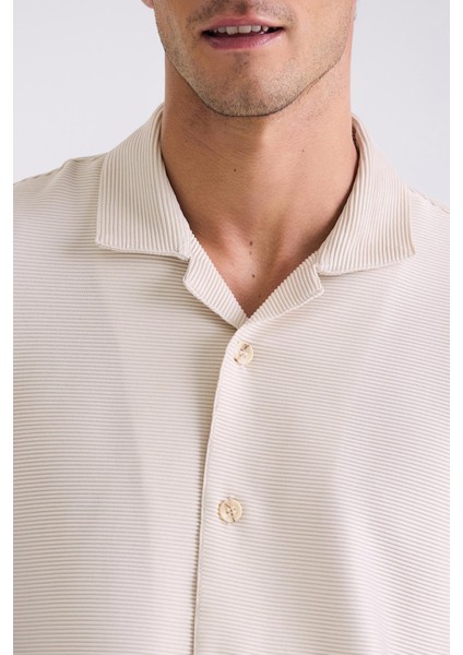 Bej Slim Fit Gömlek Yaka Düğme Detaylı T-Shirt modelleri