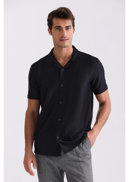 Siyah Slim Fit Gömlek Yaka Düğme Detaylı T-Shirt