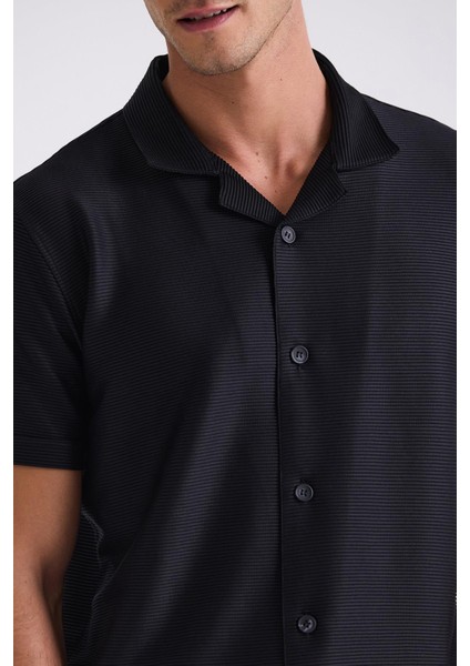 Siyah Slim Fit Gömlek Yaka Düğme Detaylı T-Shirt modelleri