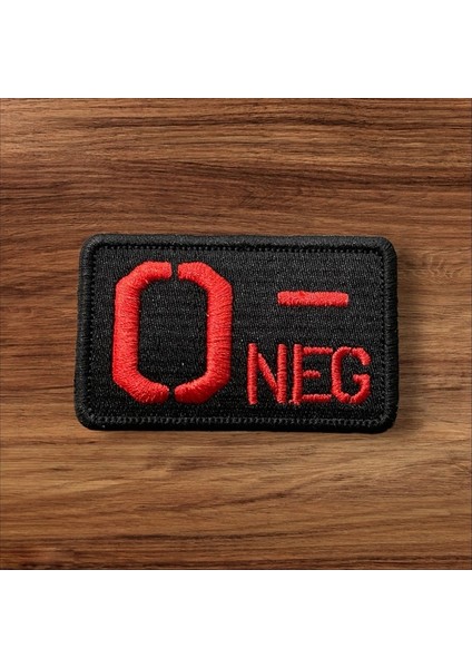Siyah Zemin 0 Negatif (-) Kan Grubu Peçi Arması - 8x5 cm