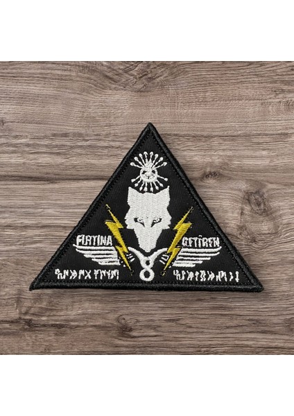 Siyah Zemin Fırtına Getiren Patch Peç Arma Nakış - 8 cm