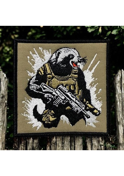 Bal Porsuğu Savaşçı Peç Patch Nakış Arma - 8x5 cm