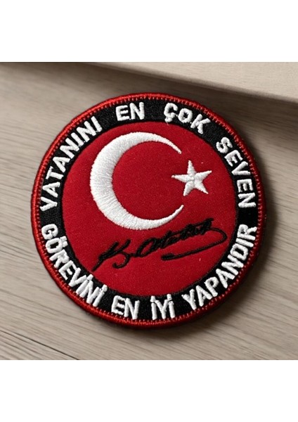 Vatanını En Çok Seven Görevini En Iyi Yapandır - 8 cm