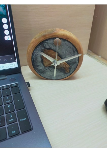 12 cm Çap-El Yapımı Epoksi ve Ahşap Masa Saati