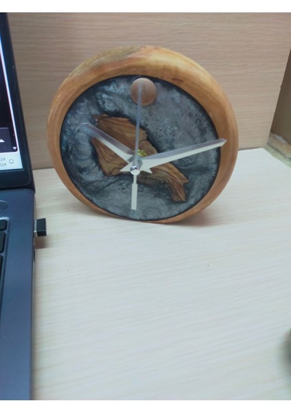 12 cm Çap-El Yapımı Epoksi ve Ahşap Masa Saati