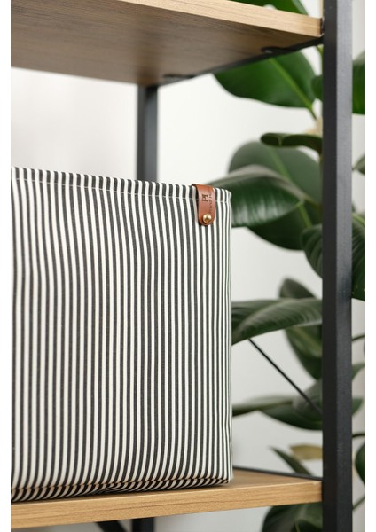 Çizgili Çok Amaçlı Dolap İçi Oyuncak Saklama Kutusu 18x22x30 Siyah/Beyaz fiyatları