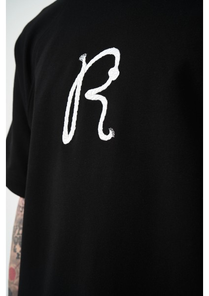 Erkek R Nakışlı Oversize T-Shirt Siyah fırsatları